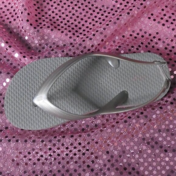 Unisex Grey Flip-Flops For Kids | Size 11 - Picture 11 of 12